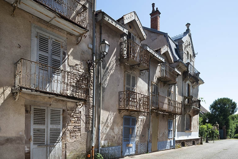 balcon © Région Bourgogne-Franche-Comté, Inventaire du patrimoine  balcon © Région Bourgogne-Franche-Comté, Inventaire du patrimoine