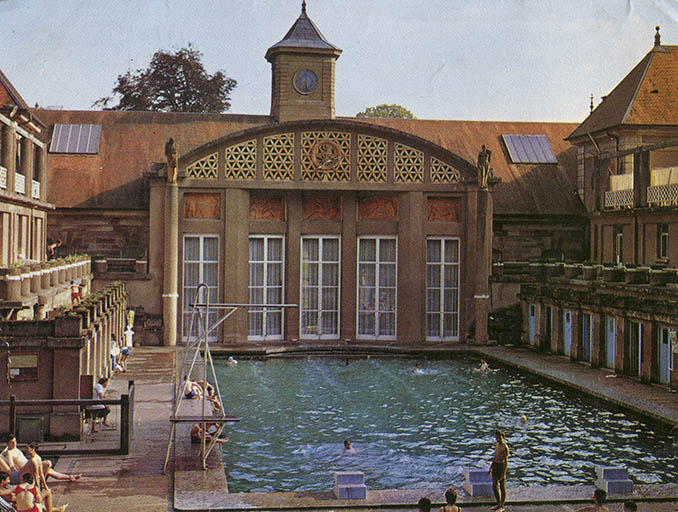 Situation de la statue, au sommet de la colonne de droite. © Région Bourgogne-Franche-Comté, Inventaire du patrimoine Situation de la statue, au sommet de la colonne de droite. © Région Bourgogne-Franche-Comté, Inventaire du patrimoine