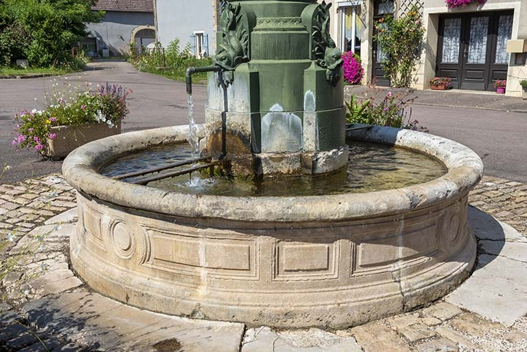  fontaine statue bassin © Région Bourgogne-Franche-Comté, Inventaire du patrimoine