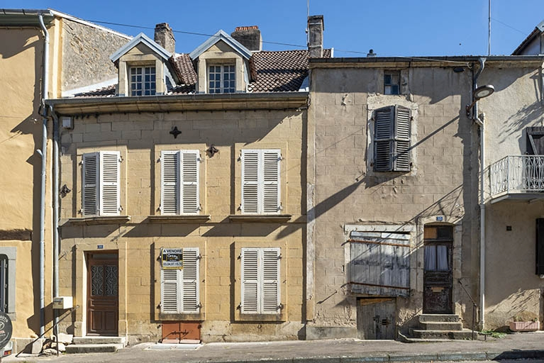  maison ensemble d'édifices derrière façade © Région Bourgogne-Franche-Comté, Inventaire du patrimoine