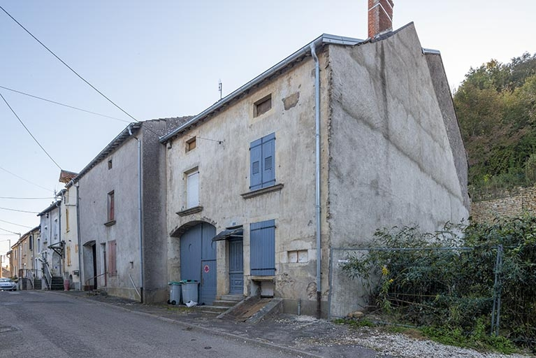  maison ensemble d'édifices derrière façade rue © Région Bourgogne-Franche-Comté, Inventaire du patrimoine