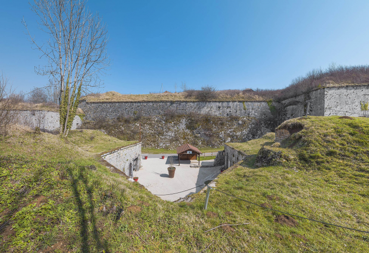 fort demi-lune © Région Bourgogne-Franche-Comté, Inventaire du patrimoine  fort demi-lune © Région Bourgogne-Franche-Comté, Inventaire du patrimoine