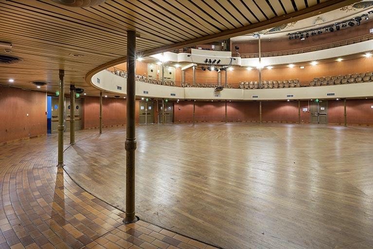 salle de spectacle © Région Bourgogne-Franche-Comté, Inventaire du patrimoine  salle de spectacle © Région Bourgogne-Franche-Comté, Inventaire du patrimoine