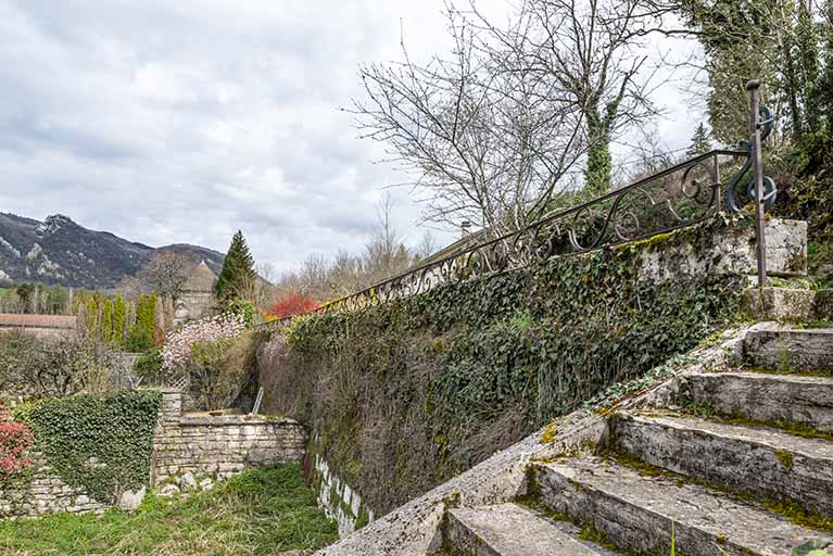  jardin terrasse en terre-plein © Région Bourgogne-Franche-Comté, Inventaire du patrimoine