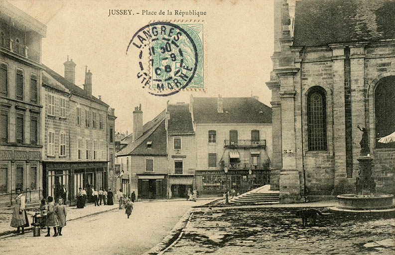 église rue fontaine statue © Archives départementales de la Haute-Saône  église rue fontaine statue © Archives départementales de la Haute-Saône