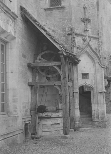  château fort © Région Bourgogne-Franche-Comté, Inventaire du patrimoine
