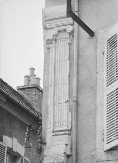 Décor de la faççade, partie supérieure. © Région Bourgogne-Franche-Comté, Inventaire du patrimoine