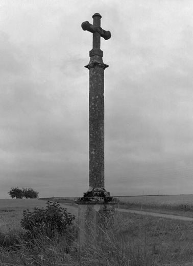 croix de chemin © Région Bourgogne-Franche-Comté, Inventaire du patrimoine croix de chemin © Région Bourgogne-Franche-Comté, Inventaire du patrimoine