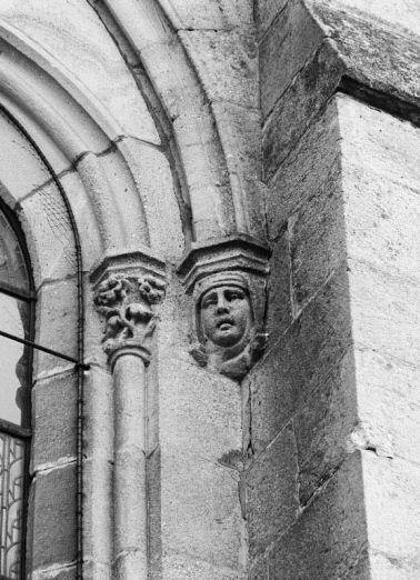 Façade antérieure : détail d'un culot. © Région Bourgogne-Franche-Comté, Inventaire du patrimoine