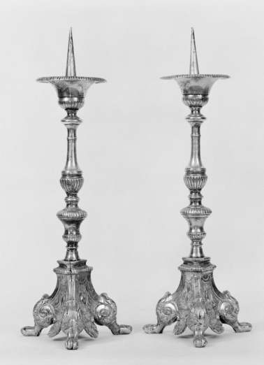 Vue d'ensemble de deux chandeliers. © Région Bourgogne-Franche-Comté, Inventaire du patrimoine