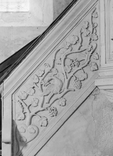 Panneau sculpté formant rampe. © Région Bourgogne-Franche-Comté, Inventaire du patrimoine