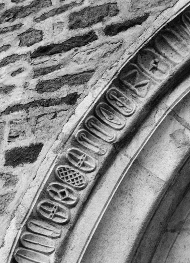 Détail de la voussure du portail. © Région Bourgogne-Franche-Comté, Inventaire du patrimoine