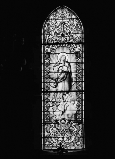 Assomption de la Vierge, vitrail axial du choeur. © Région Bourgogne-Franche-Comté, Inventaire du patrimoine
