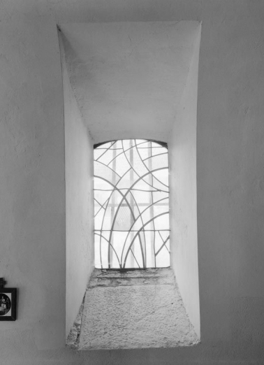 Fenêtre postérieure gauche. © Région Bourgogne-Franche-Comté, Inventaire du patrimoine