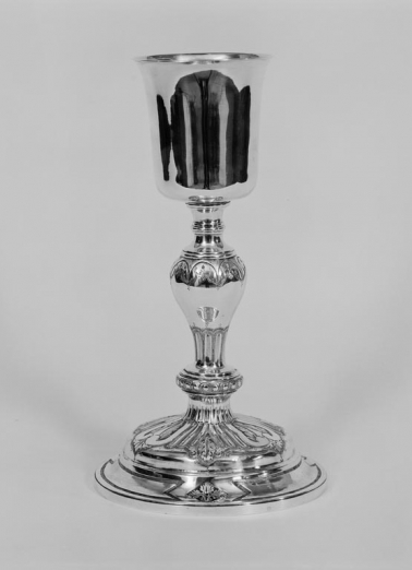 Vue d'ensemble du calice. © Région Bourgogne-Franche-Comté, Inventaire du patrimoine Vue d'ensemble du calice. © Région Bourgogne-Franche-Comté, Inventaire du patrimoine