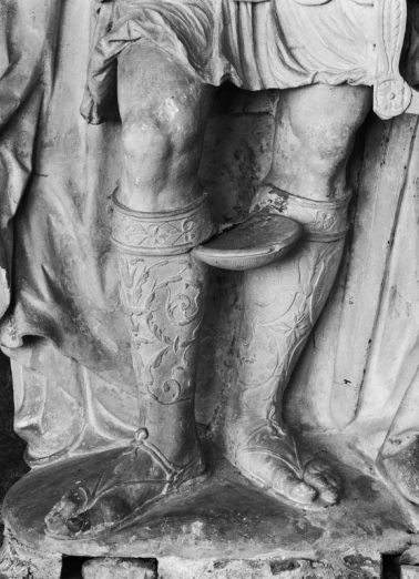 Détail des jambes. © Région Bourgogne-Franche-Comté, Inventaire du patrimoine Détail des jambes. © Région Bourgogne-Franche-Comté, Inventaire du patrimoine