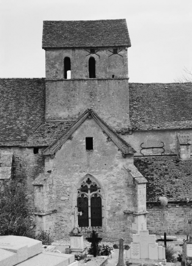 La chapelle droite et le clocher, vue prise du sud-est. © Région Bourgogne-Franche-Comté, Inventaire du patrimoine