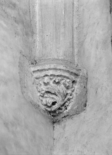 Détail du culot de l'angle antérieur droit du choeur. © Région Bourgogne-Franche-Comté, Inventaire du patrimoine