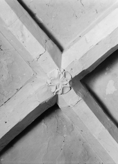 Bas-côté droit, 2ème travée : détail de la clef de voûte. © Région Bourgogne-Franche-Comté, Inventaire du patrimoine