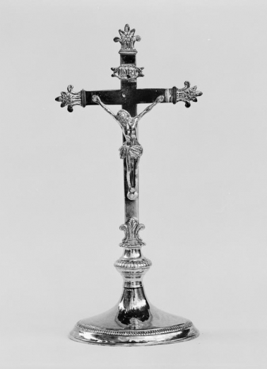 Vue de face d'une croix d'autel. © Région Bourgogne-Franche-Comté, Inventaire du patrimoine