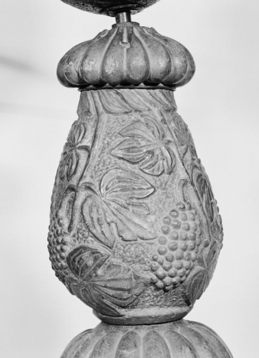 Détail du noeud sur le pied. © Région Bourgogne-Franche-Comté, Inventaire du patrimoine