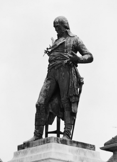 Vue de 3/4 gauche de la statue. © Région Bourgogne-Franche-Comté, Inventaire du patrimoine Vue de 3/4 gauche de la statue. © Région Bourgogne-Franche-Comté, Inventaire du patrimoine