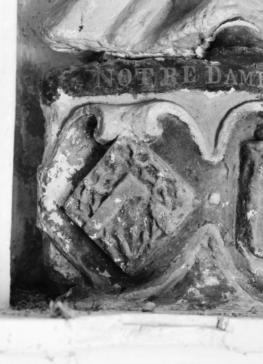 Détail du cartouche gauche. © Région Bourgogne-Franche-Comté, Inventaire du patrimoine