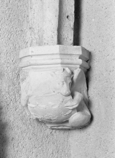 Chapelle seigneuriale, culot postérieur droit © Région Bourgogne-Franche-Comté, Inventaire du patrimoine