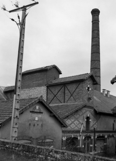 Bâtiments donnant sur la Saône, vue prise de la rampe d'accès nord. © Région Bourgogne-Franche-Comté, Inventaire du patrimoine