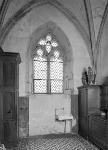 Sacristie (3e travée de la chapelle des Bossuet), fenêtre © Région Bourgogne-Franche-Comté, Inventaire du patrimoine
