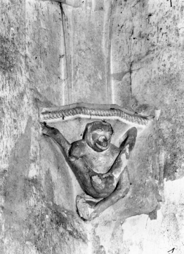 Culot de la chapelle gauche. © Région Bourgogne-Franche-Comté, Inventaire du patrimoine Culot de la chapelle gauche. © Région Bourgogne-Franche-Comté, Inventaire du patrimoine