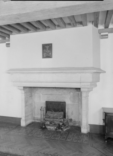 Ancienne chambre Sainte-Anne : détail, cheminée. © Région Bourgogne-Franche-Comté, Inventaire du patrimoine