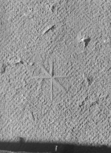 Ancienne salle Notre-Dame : signe lapidaire. © Région Bourgogne-Franche-Comté, Inventaire du patrimoine