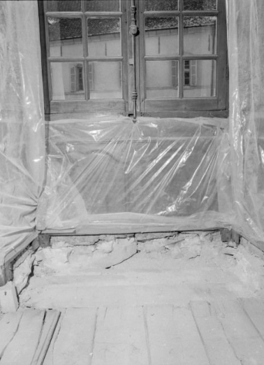 Chambre du Roi : embrasure de fenêtre (travaux de 1995). © Région Bourgogne-Franche-Comté, Inventaire du patrimoine