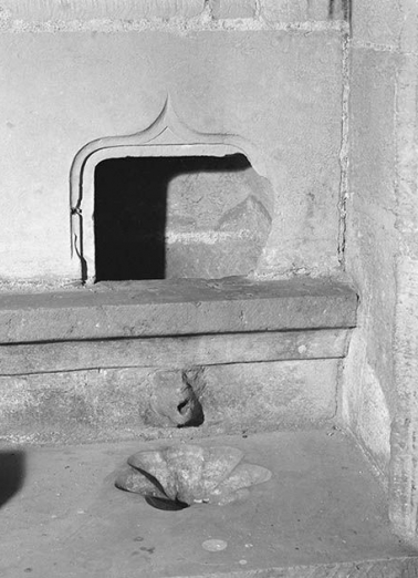 Choeur : détail du lavabo. © Région Bourgogne-Franche-Comté, Inventaire du patrimoine