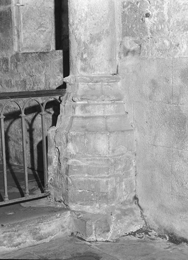 Bras droit du transept : base droite de l'arc-diaphragme donnant sur la chapelle. © Région Bourgogne-Franche-Comté, Inventaire du patrimoine