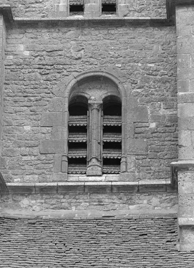 Clocher, face droite : baies inférieures. © Région Bourgogne-Franche-Comté, Inventaire du patrimoine
