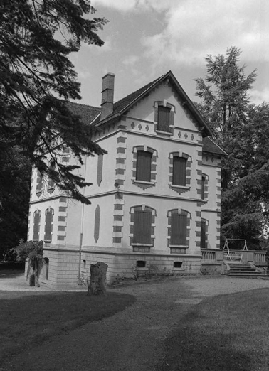 Ancien logement patronal dit " villa des Angliers " vu du Sud, façade antérieure. © Région Bourgogne-Franche-Comté, Inventaire du patrimoine