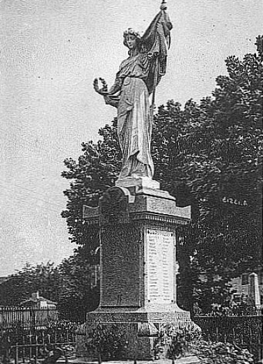 Vue d'ensemble, carte postale ancienne, éd. Bourgeois Frères. © Région Bourgogne-Franche-Comté, Inventaire du patrimoine