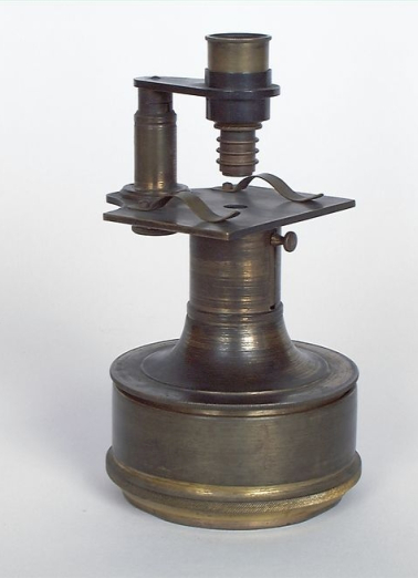  microscope © Région Bourgogne-Franche-Comté, Inventaire du patrimoine