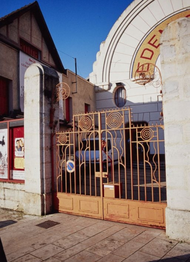 cinéma fermeture de baie © Région Bourgogne-Franche-Comté, Inventaire du patrimoine  cinéma fermeture de baie © Région Bourgogne-Franche-Comté, Inventaire du patrimoine