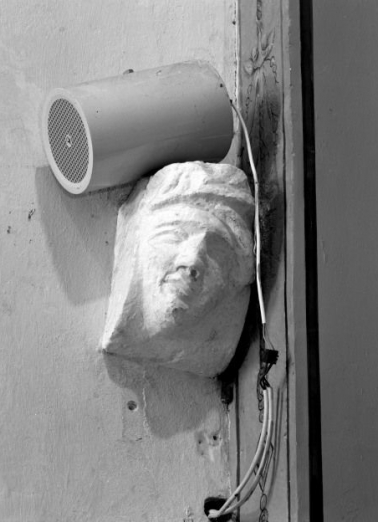 Arcade du choeur, culot sculpté à mi-hauteur du piédroit gauche. © Région Bourgogne-Franche-Comté, Inventaire du patrimoine