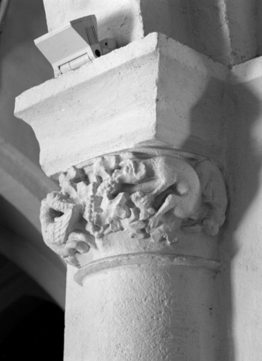 Vaisseau central de la nef, 1ère arcade droite, chapiteau postérieur de 3 /4 doit. © Région Bourgogne-Franche-Comté, Inventaire du patrimoine