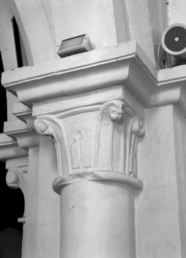 Vaisseau central de la nef, 2e arcade gauche, chapiteau postérieur. © Région Bourgogne-Franche-Comté, Inventaire du patrimoine