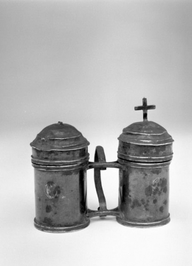 Vue d'ensemble côté lettres gravées. © Région Bourgogne-Franche-Comté, Inventaire du patrimoine