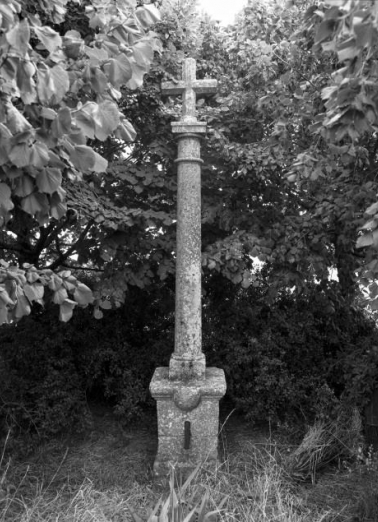 Première croix © Région Bourgogne-Franche-Comté, Inventaire du patrimoine