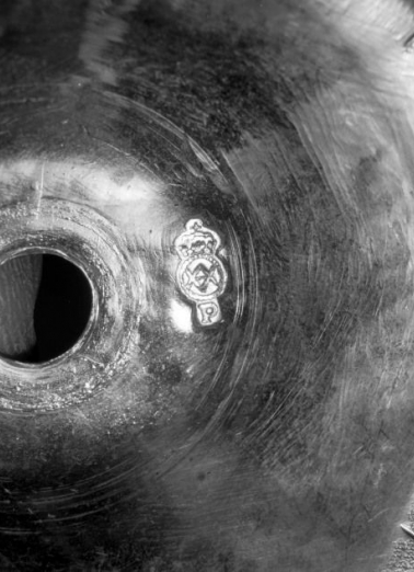 Poinçon sous la fausse-coupe. © Région Bourgogne-Franche-Comté, Inventaire du patrimoine