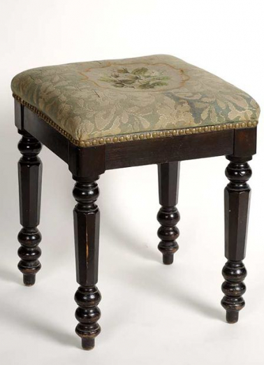 Vue d'un des tabourets. © Région Bourgogne-Franche-Comté, Inventaire du patrimoine