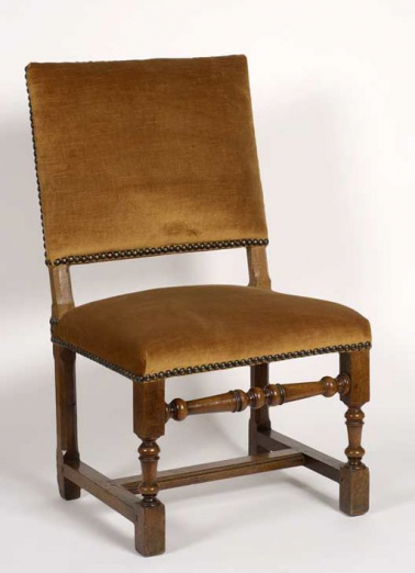 Une des quatre chaises. © Région Bourgogne-Franche-Comté, Inventaire du patrimoine