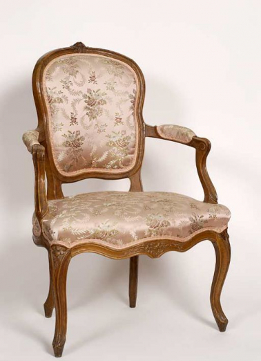 Vue d'un des fauteuils. © Région Bourgogne-Franche-Comté, Inventaire du patrimoine